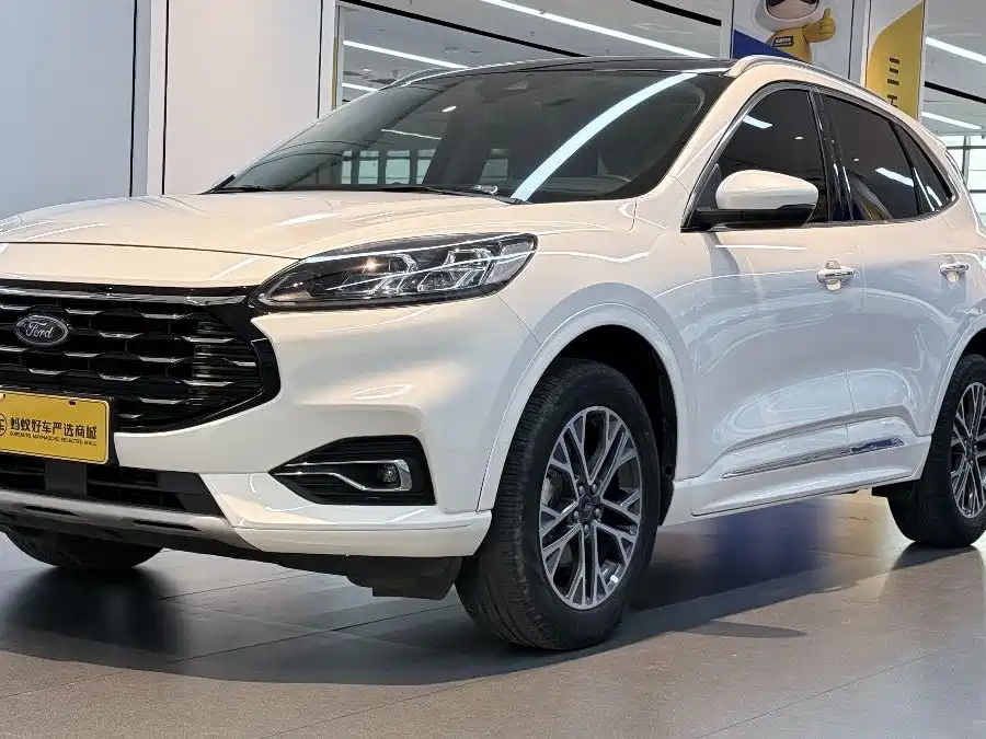 Ford Escape 2020 — фото 1