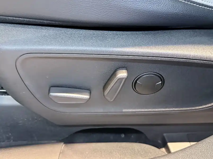 Ford Escape 2020 — фото 18