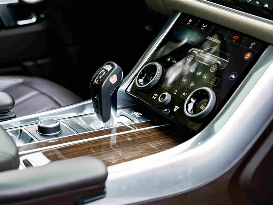 Land Rover Range Rover Sport New Energy 2019 — фото 18