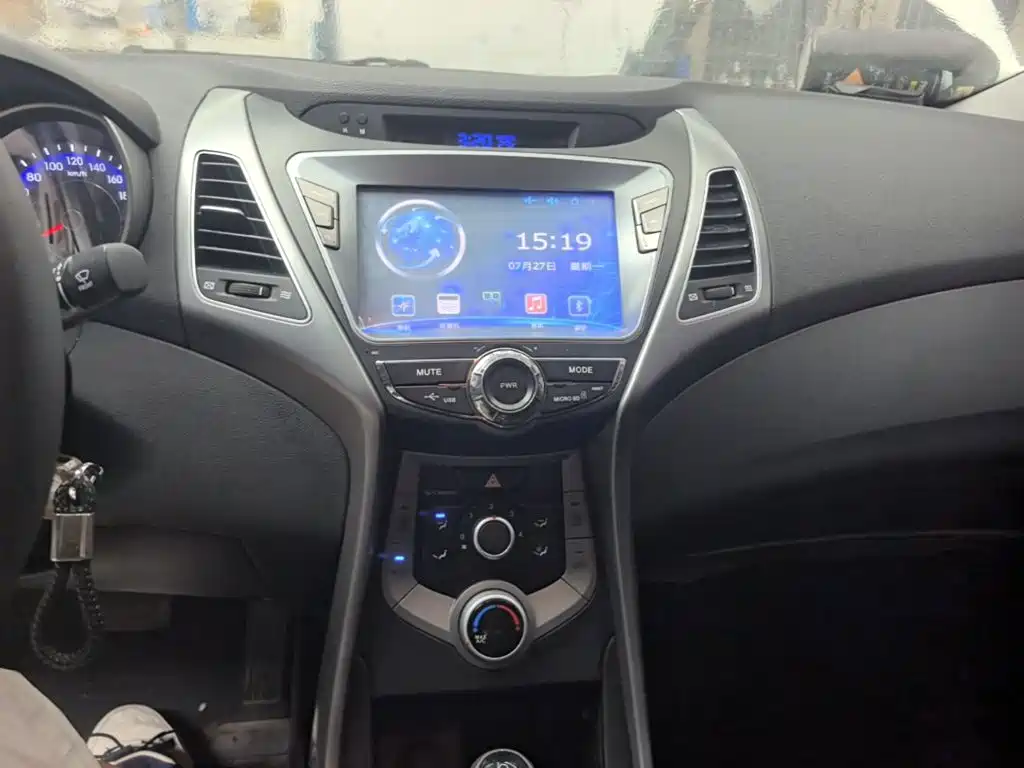 Hyundai Elantra 2016 — фото 13