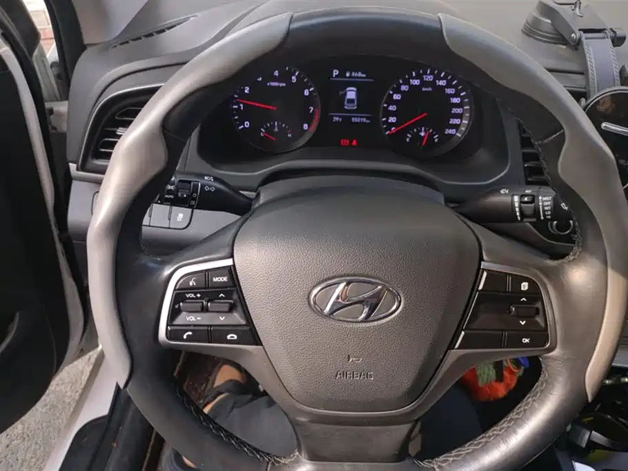 Hyundai Elantra 2020 — фото 15