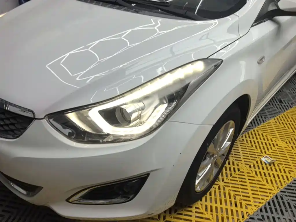 Hyundai Elantra 2016 — фото 24
