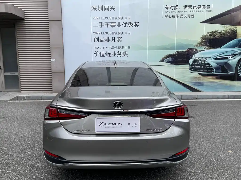 Lexus ES 2019 — фото 18