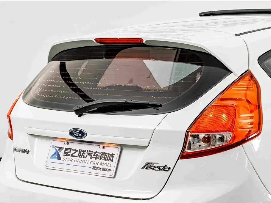 Ford Fiesta 2015 — фото 8