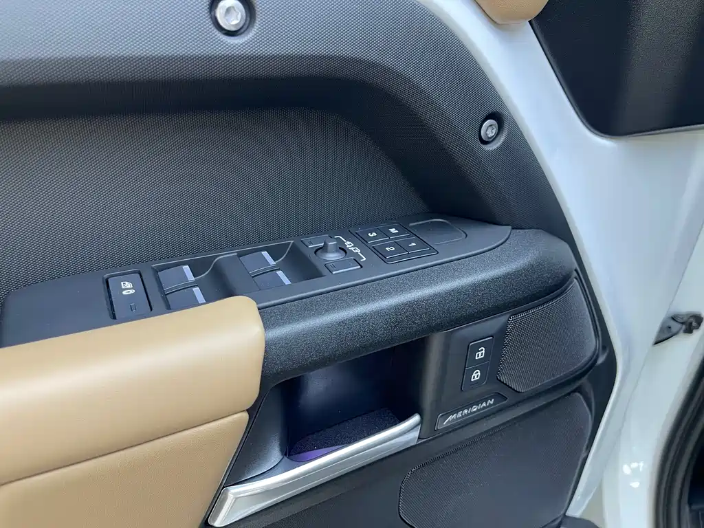 Land Rover Defender 2026 — фото 16