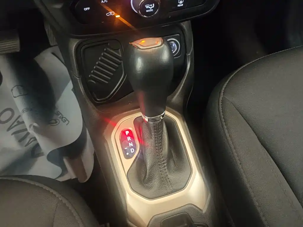 Jeep Renegade 2019 — фото 14