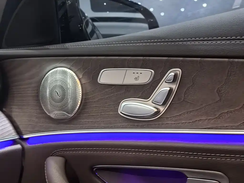 Mercedes-Benz E-Class 2022 — фото 8