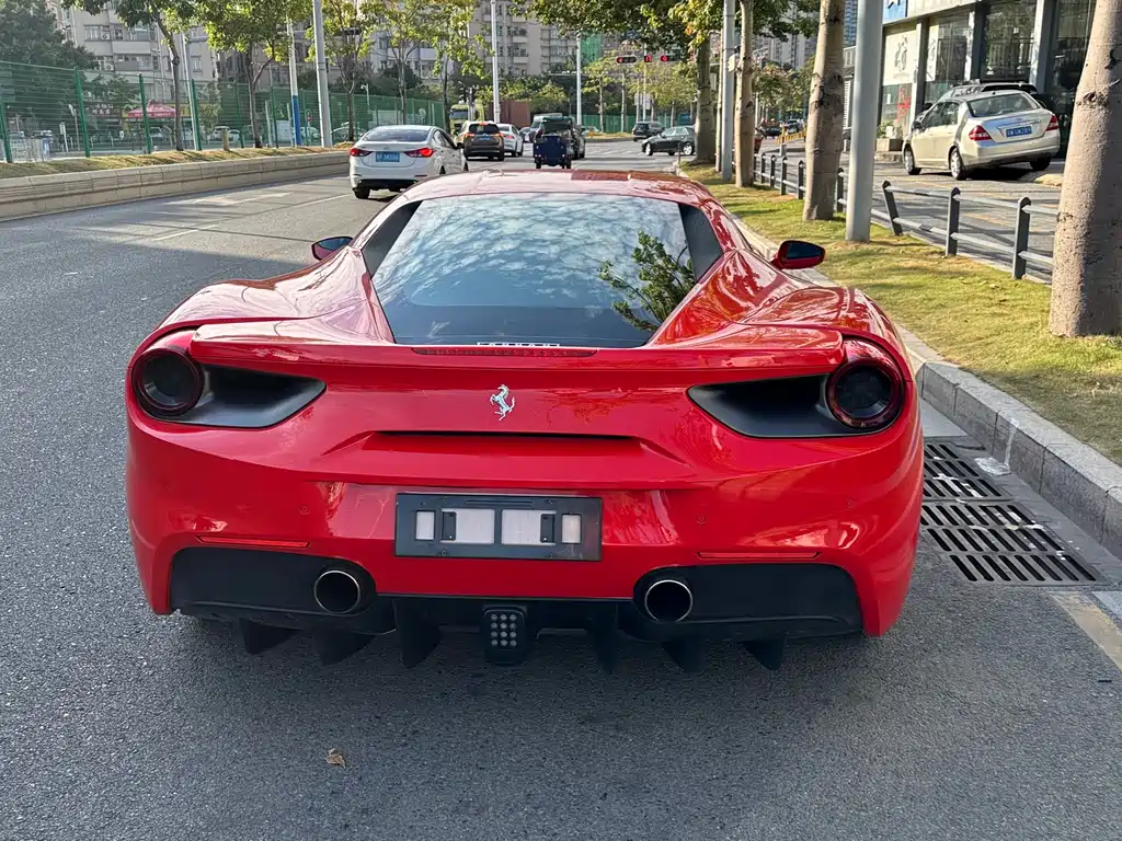 Ferrari 488 2017 — фото 7