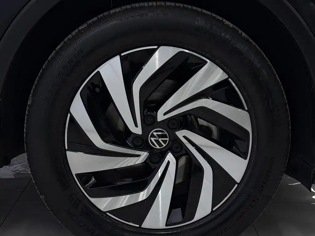Volkswagen Tiguan L 2023 — фото 23