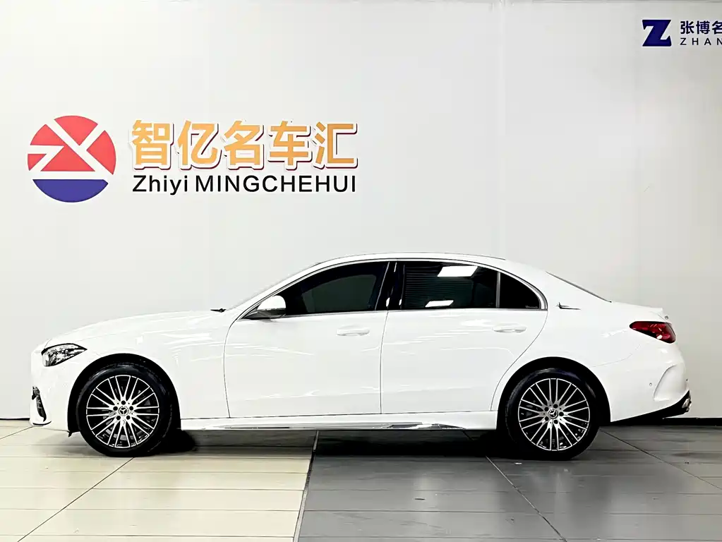 Mercedes-Benz C-Class 2024 — фото 3