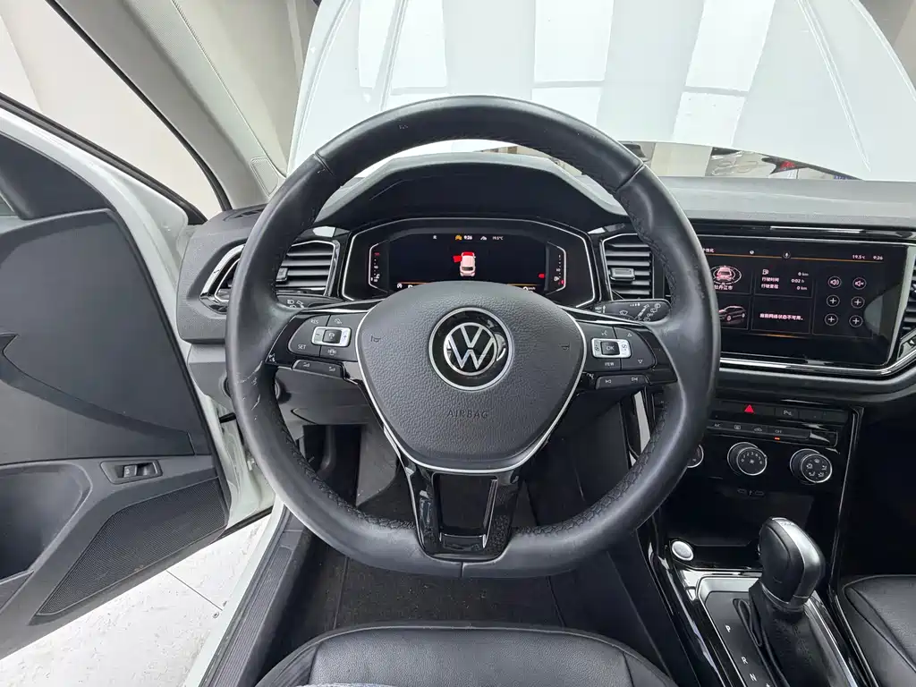 Volkswagen T-Roc 2022 — фото 10