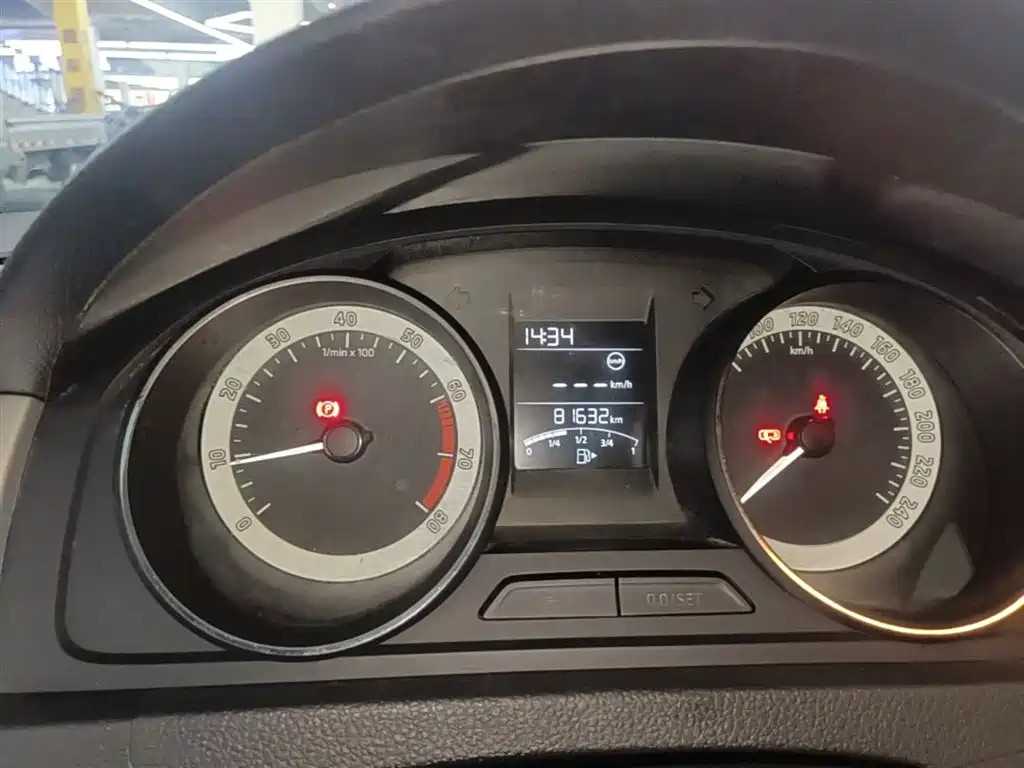Skoda Rapid Spaceback 2018 — фото 12