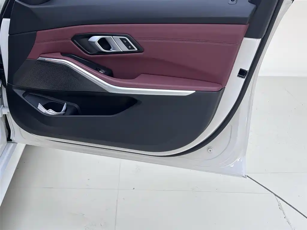 BMW 3 Series 2023 — фото 13