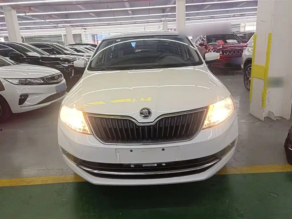 Skoda Rapid Spaceback 2018 — фото 3
