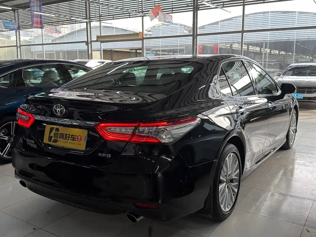 Toyota Camry 2019 — фото 21
