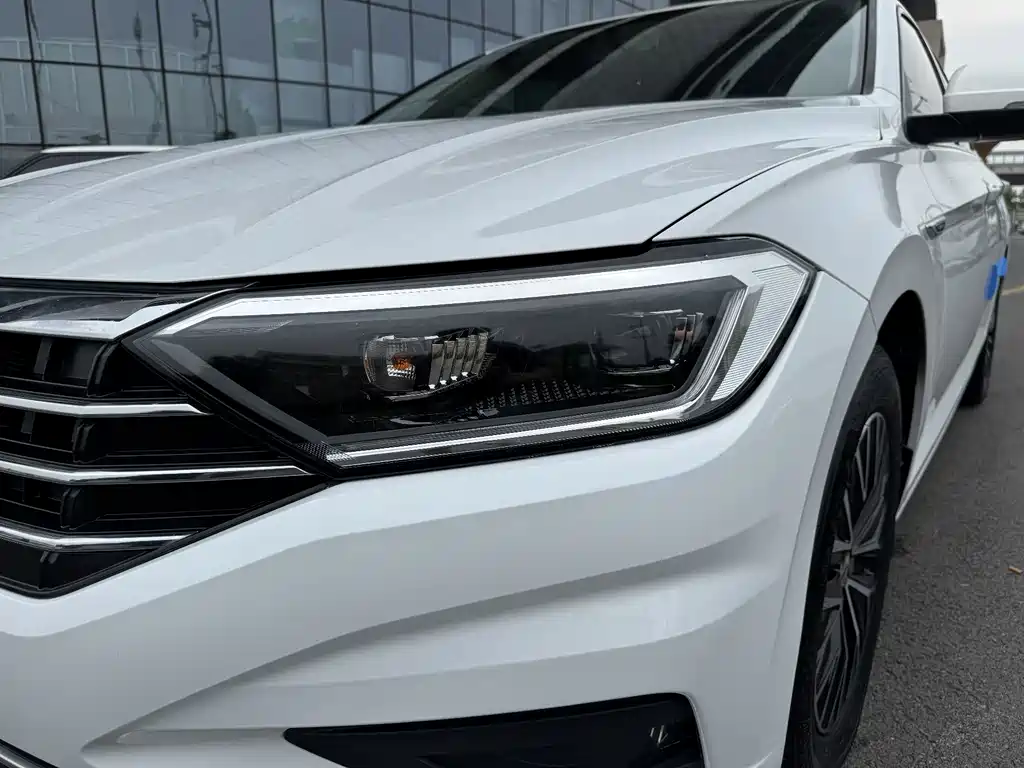 Volkswagen Sagitar 2019