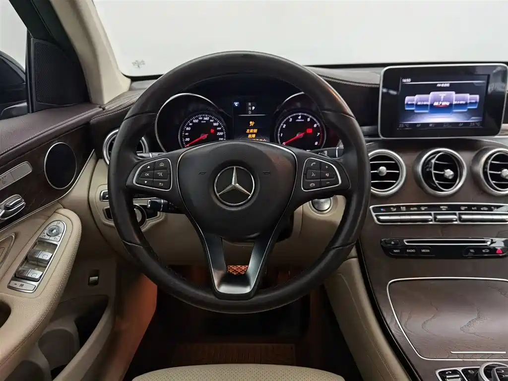 Mercedes-Benz GLC 2017 — фото 11
