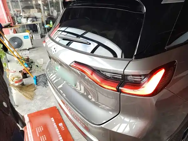 NIO ES8 2021