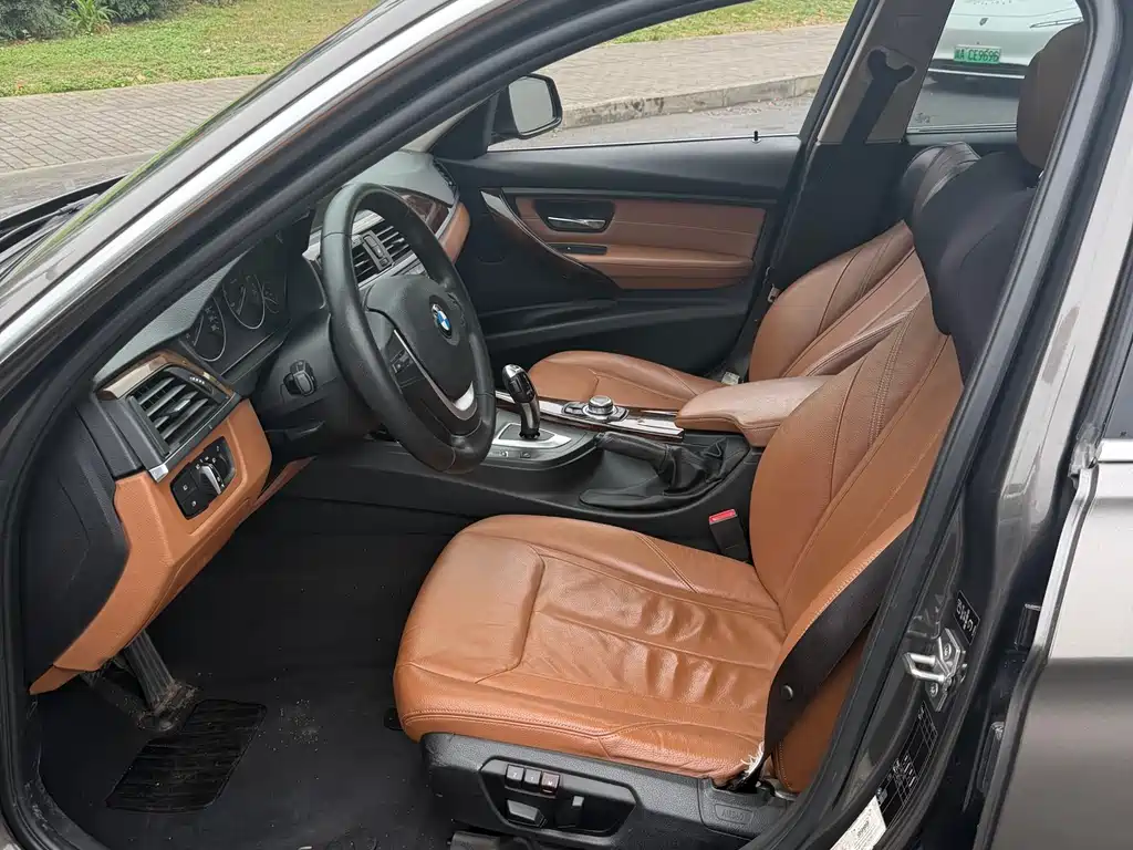 BMW 3 Series 2012 — фото 10