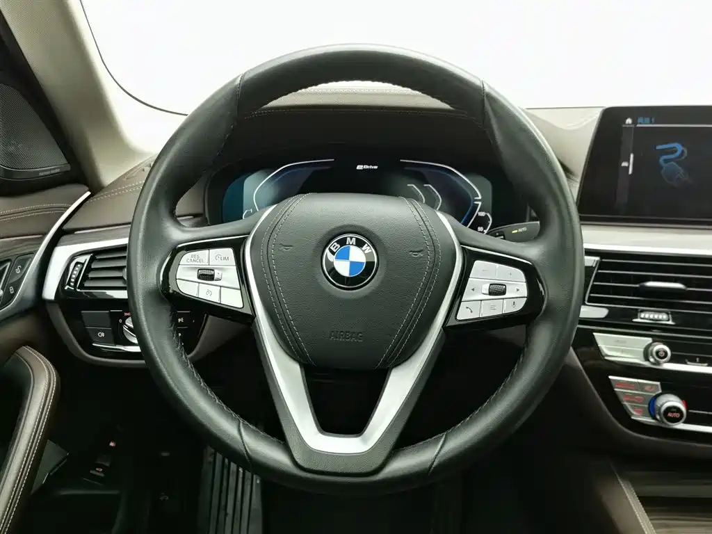 BMW 5 Series New Energy 2020 — фото 11