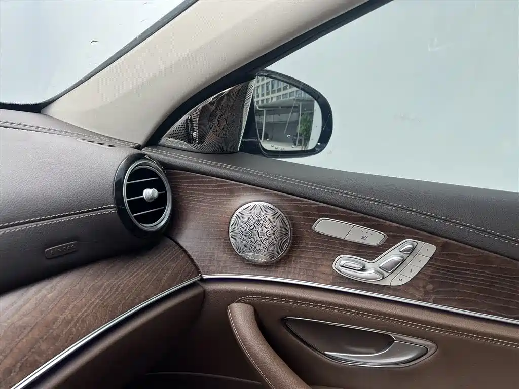 Mercedes-Benz E-Class 2023 — фото 12