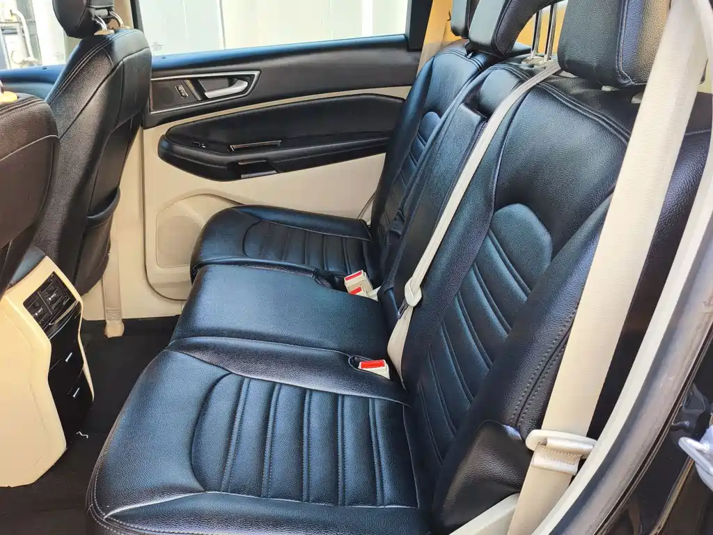 Ford Edge 2019 — фото 10