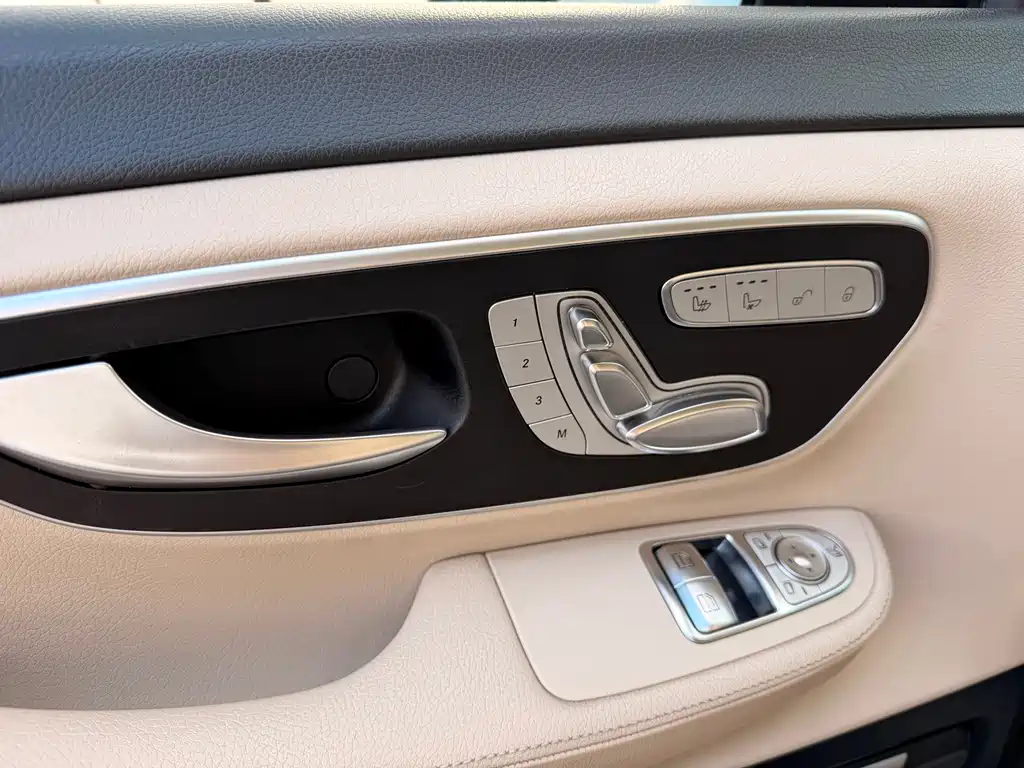 Mercedes-Benz V-Class 2019 — фото 15