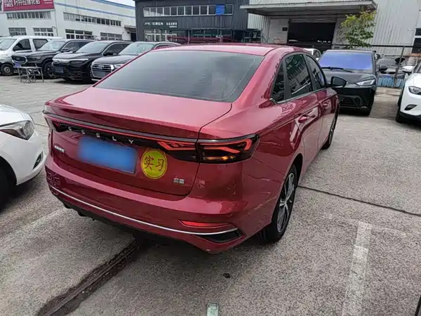 Geely Emgrand 2022