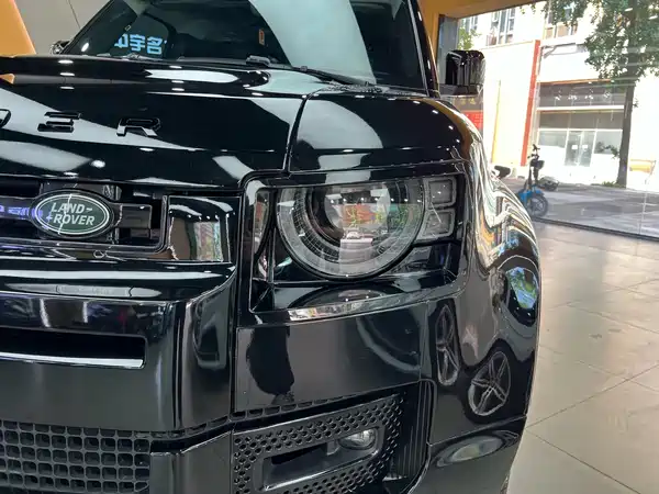 Land Rover Defender 2023