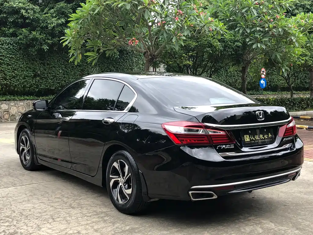 Honda Accord 2018 — фото 7
