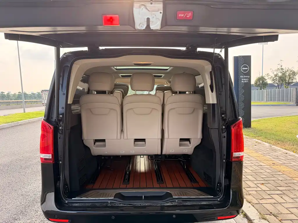 Mercedes-Benz V-Class 2019 — фото 28