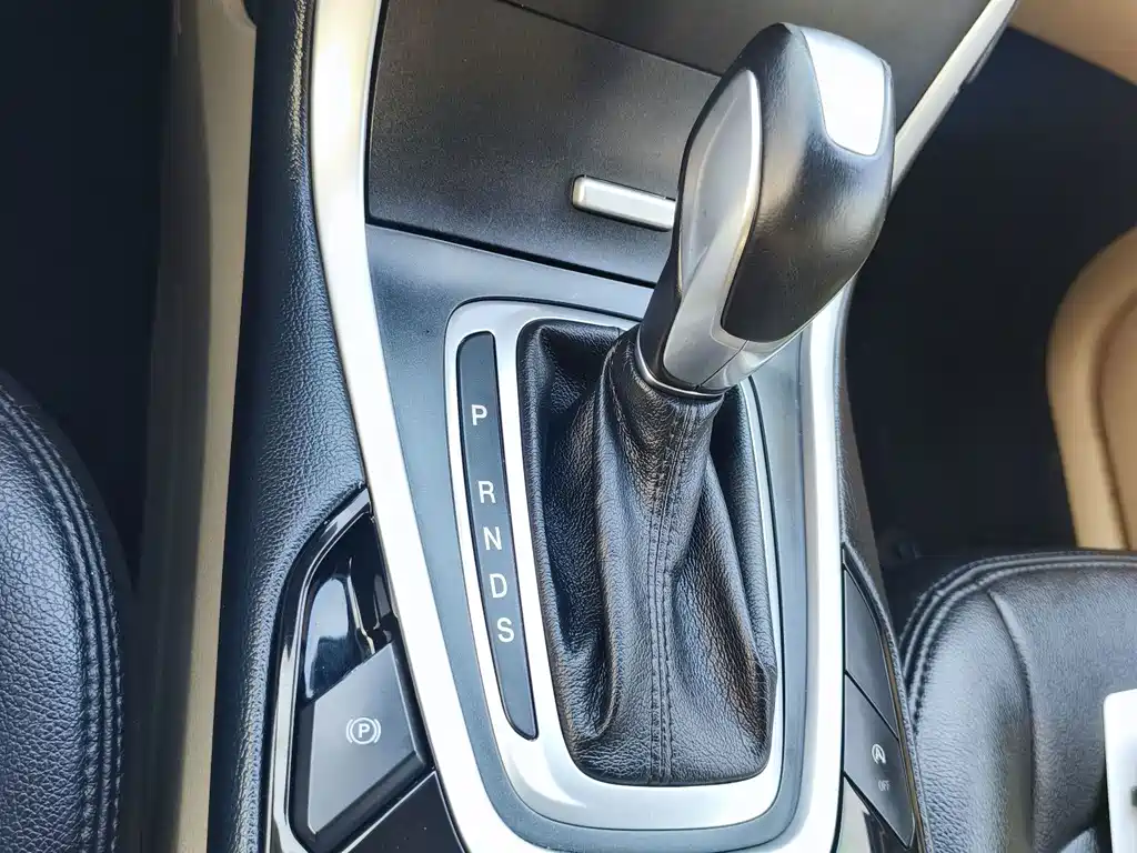 Ford Edge 2019 — фото 17