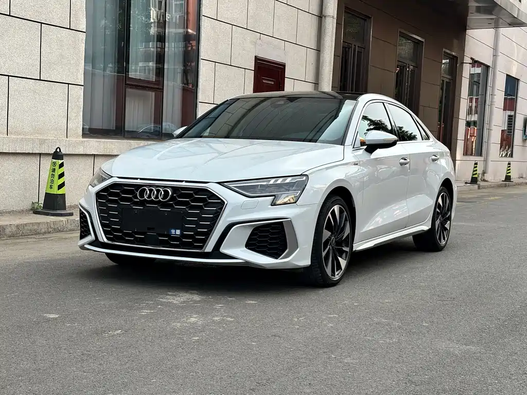 Audi A3 2023 — фото 1