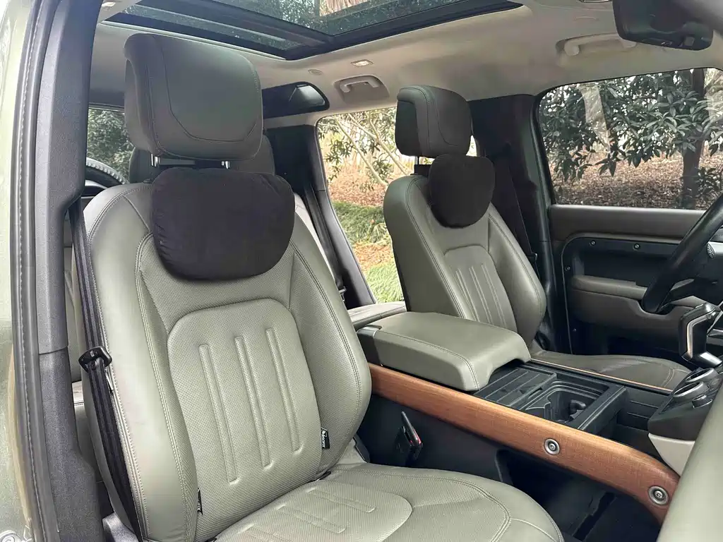 Land Rover Defender 2021 — фото 12