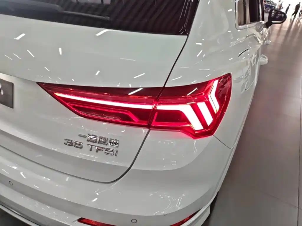 Audi Q3 2020 — фото 8