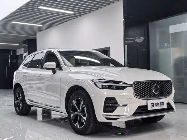 Volvo XC60 2025