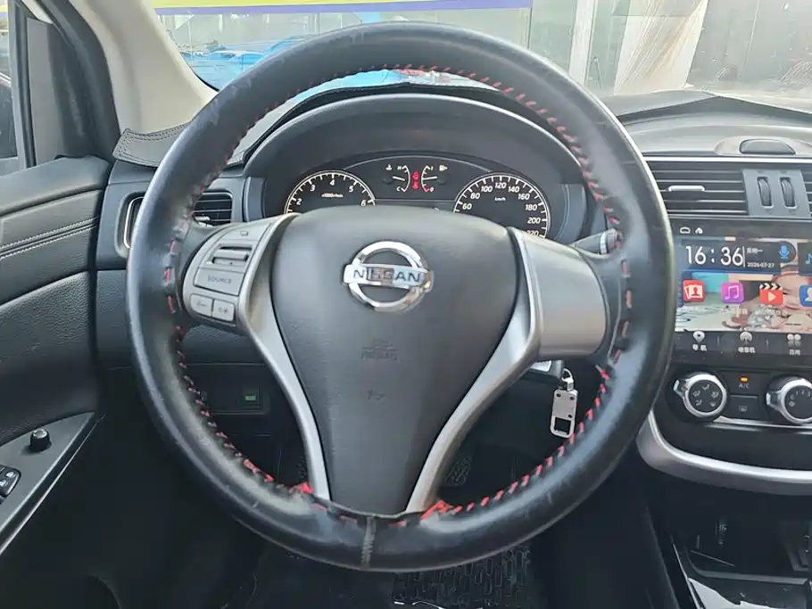 Nissan Tiida 2016 — фото 15