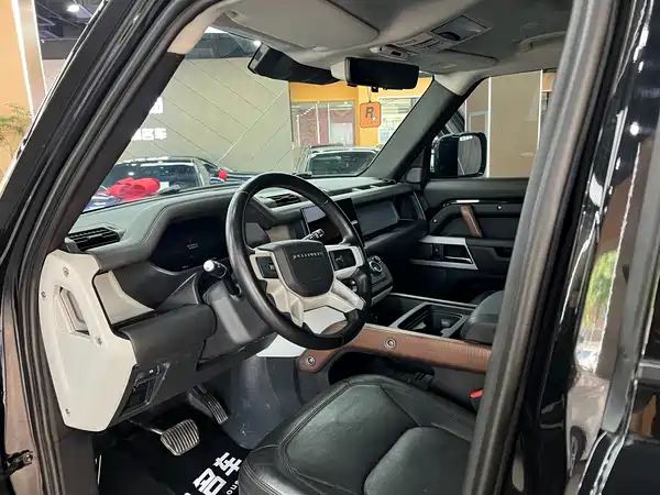 Land Rover Defender 2023