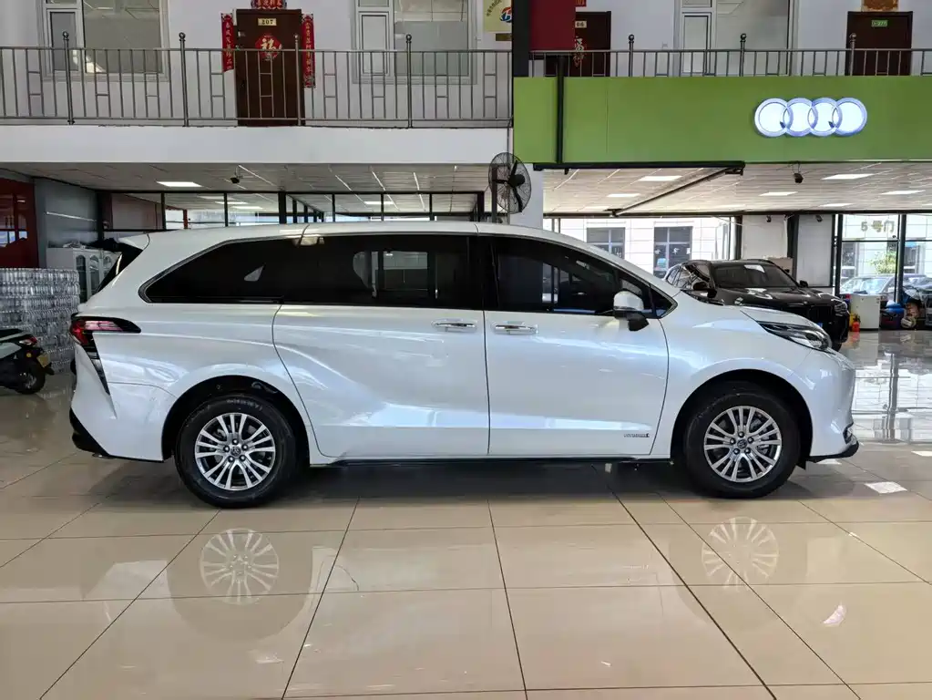 Toyota Sienna 2022 — фото 15