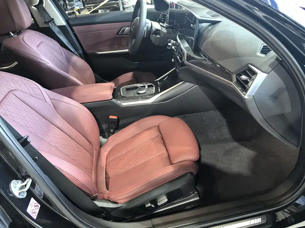 BMW 3 Series 2023 — фото 11