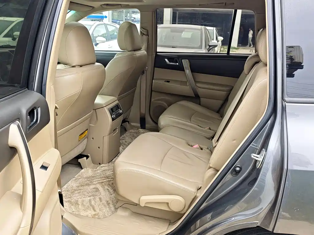Toyota Highlander 2012 — фото 11