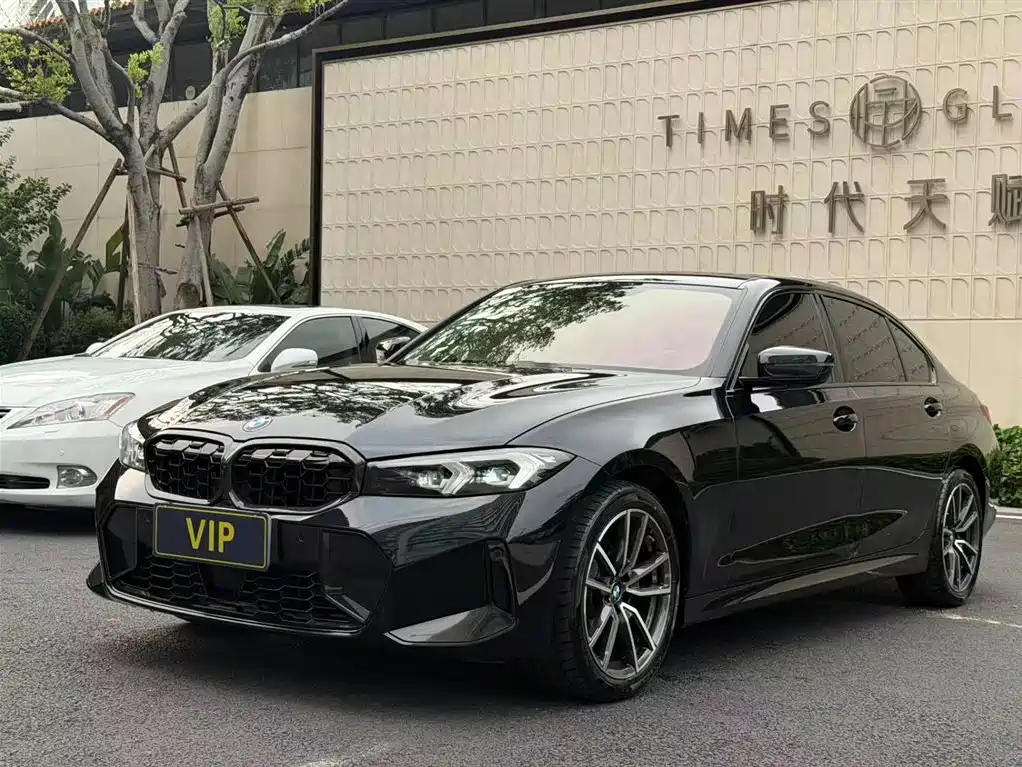 BMW 3 Series 2025 — фото 1