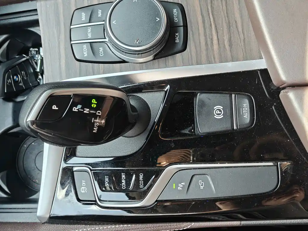 BMW 5 Series 2020 — фото 14