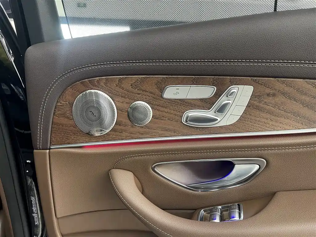 Mercedes-Benz E-Class 2023 — фото 12