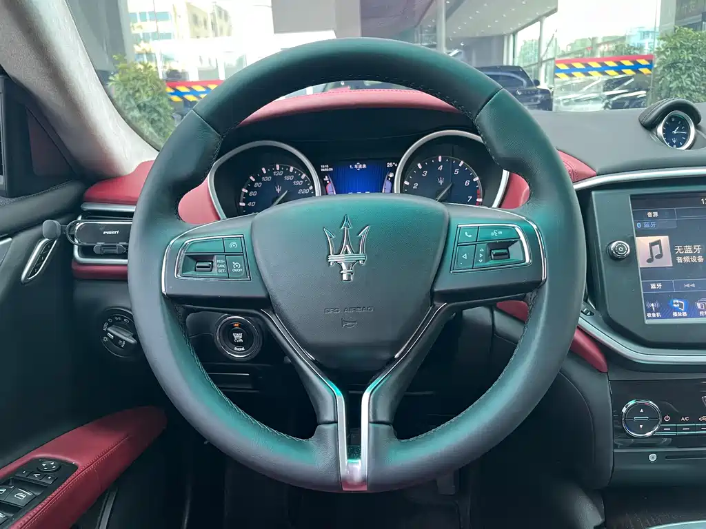 Maserati Ghibli 2015 — фото 9
