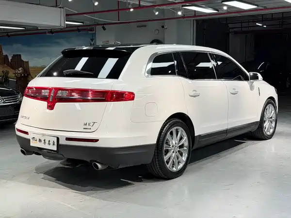 Lincoln MKT 2010