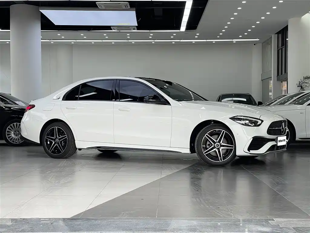 Mercedes-Benz C-Class 2025 — фото 3