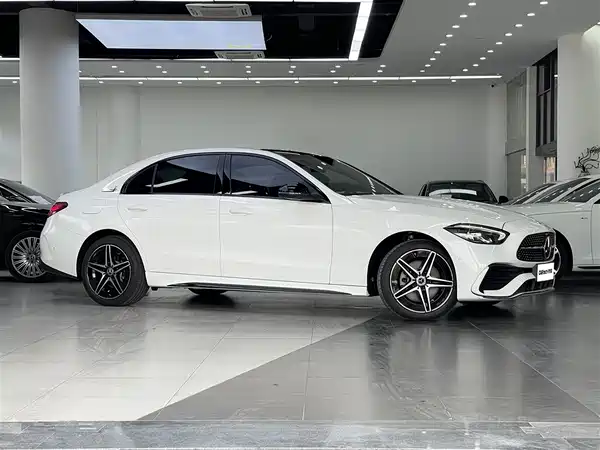 Mercedes-Benz C-Class 2024