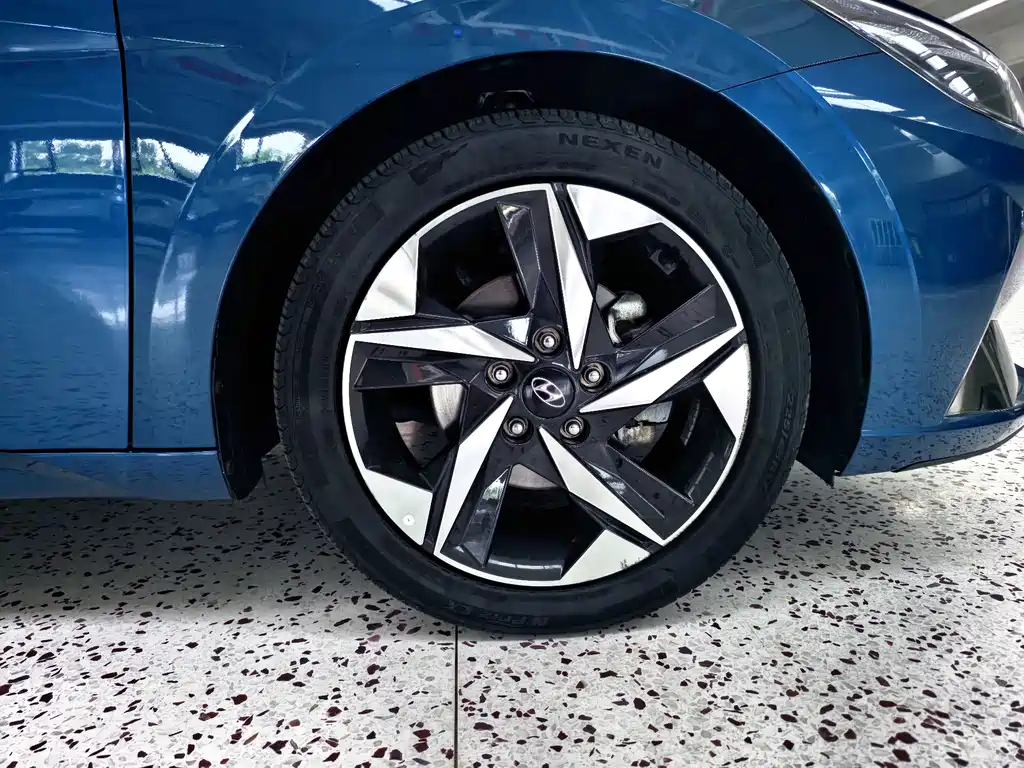 Hyundai Elantra 2022 — фото 24