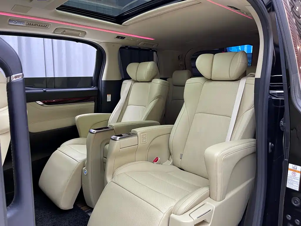 Toyota Alphard 2017 — фото 9